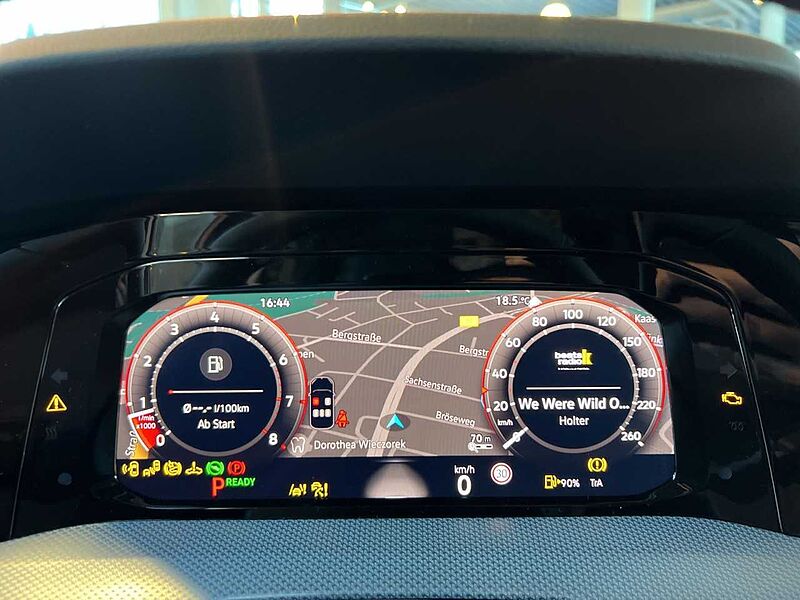 Volkswagen Golf Life 1,5 l eTSI NAVI + RFK + SHZ + CARPLAY