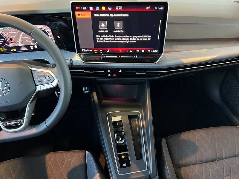 Volkswagen Golf Life 1,5 l eTSI NAVI + RFK + SHZ + CARPLAY