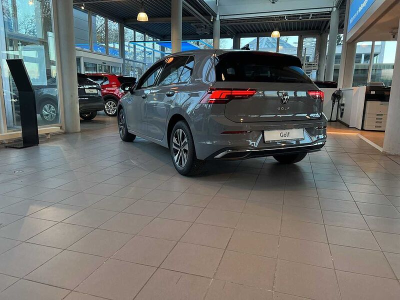 Volkswagen Golf Life 1,5 l eTSI NAVI + RFK + SHZ + CARPLAY