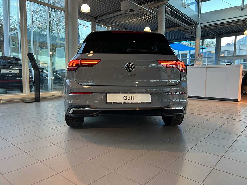 Volkswagen Golf Life 1,5 l eTSI NAVI + RFK + SHZ + CARPLAY