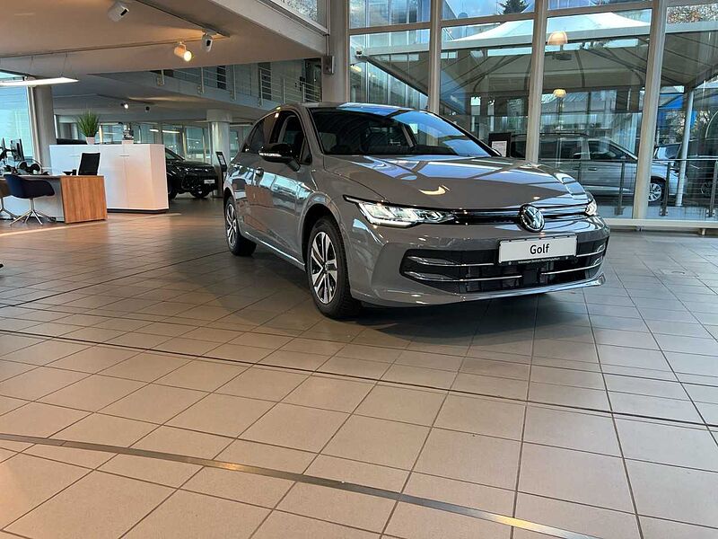 Volkswagen Golf Life 1,5 l eTSI NAVI + RFK + SHZ + CARPLAY