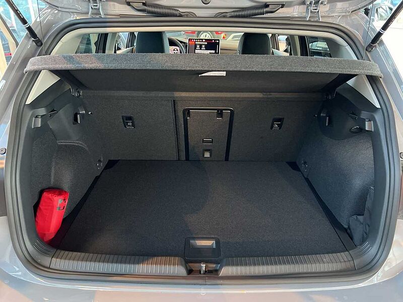 Volkswagen Golf Life 1,5 l eTSI NAVI + RFK + SHZ + CARPLAY