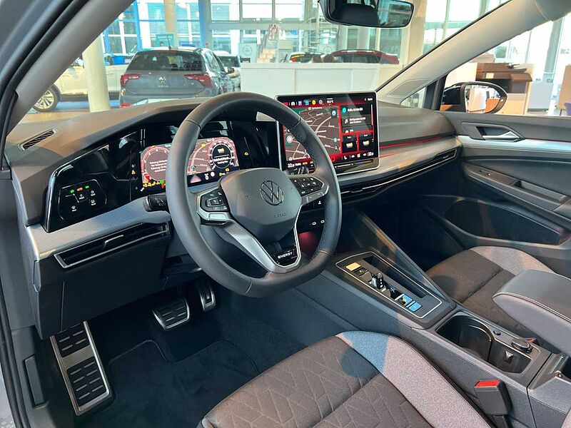 Volkswagen Golf Life 1,5 l eTSI NAVI + RFK + SHZ + CARPLAY