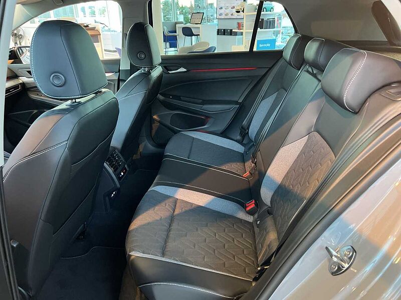 Volkswagen Golf Life 1,5 l eTSI NAVI + RFK + SHZ + CARPLAY