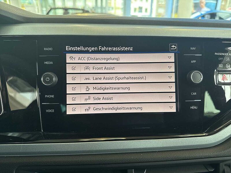 Volkswagen Taigo Life 1,0 l TSI LED + RFK + SHZ + CARPLAY