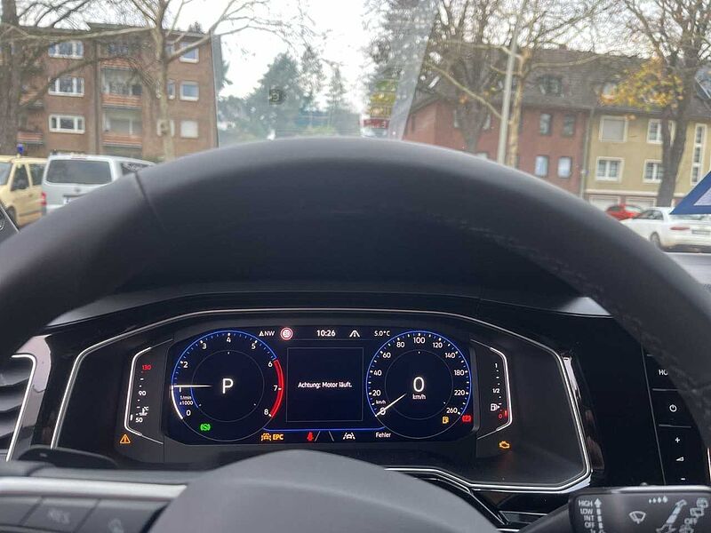 Volkswagen Taigo R-Line 1,0 l NAVI + RFK + SHZ + CARPLAY