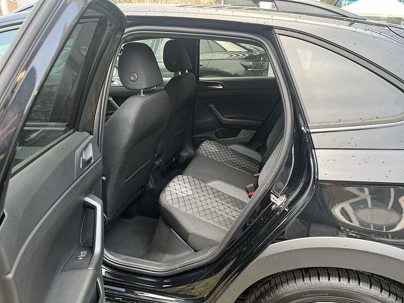 Volkswagen Taigo R-Line 1,0 l NAVI + RFK + SHZ + CARPLAY