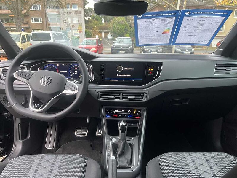 Volkswagen Taigo R-Line 1,0 l NAVI + RFK + SHZ + CARPLAY