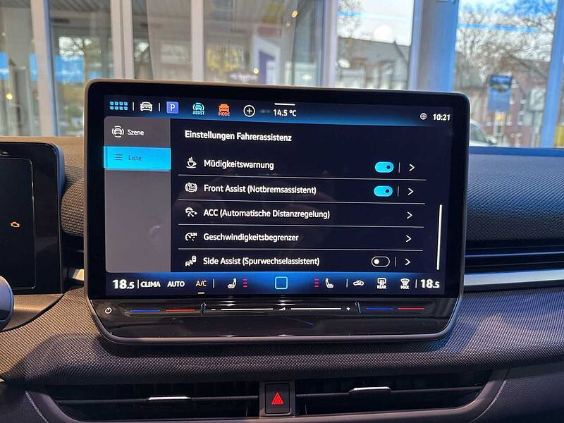 Volkswagen T-Roc Life 1.5 l eTSI RFK + SHZ + LED + CARPLAY