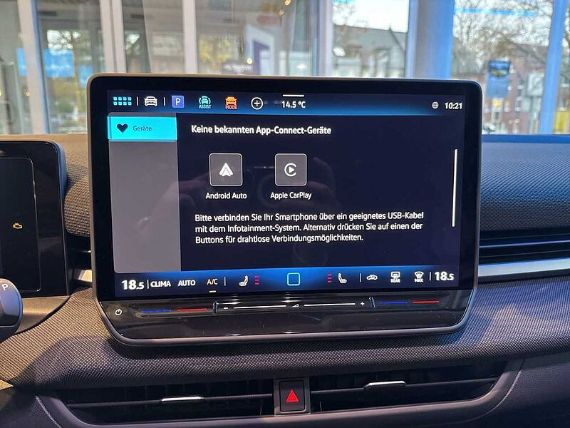 Volkswagen T-Roc Life 1.5 l eTSI RFK + SHZ + LED + CARPLAY