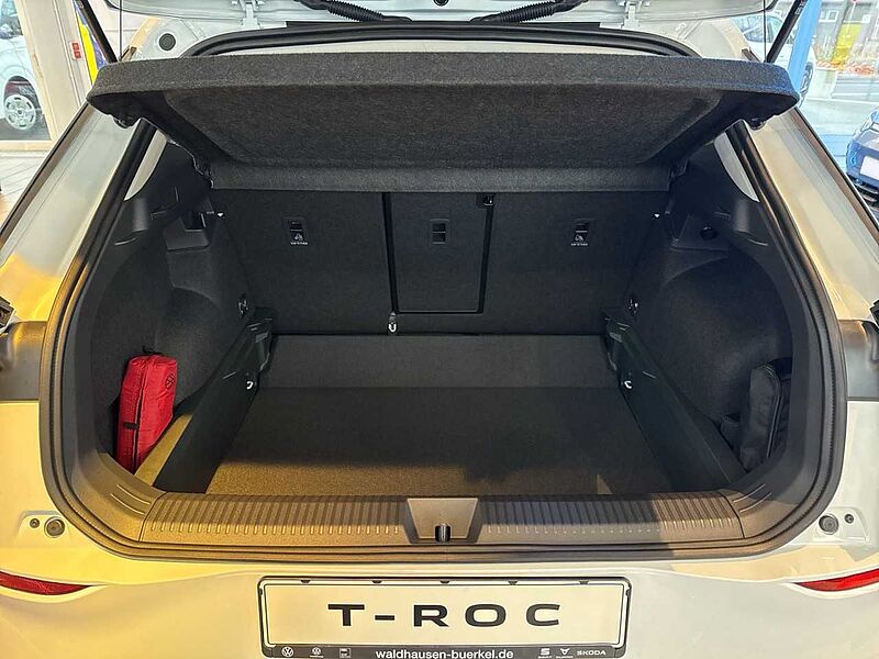 Volkswagen T-Roc Life 1.5 l eTSI RFK + SHZ + LED + CARPLAY