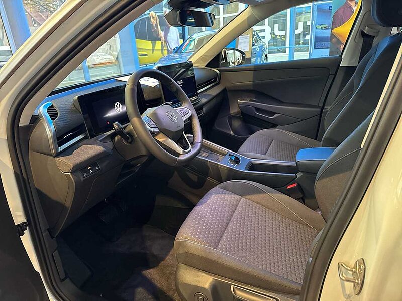 Volkswagen T-Roc Life 1.5 l eTSI RFK + SHZ + LED + CARPLAY