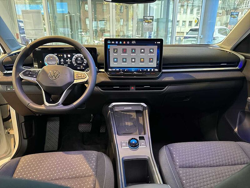 Volkswagen T-Roc Life 1.5 l eTSI RFK + SHZ + LED + CARPLAY