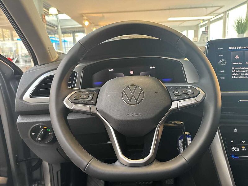 Volkswagen T-Roc Life 1.5 l TSI LED + SHZ + RFK + CARPLAY