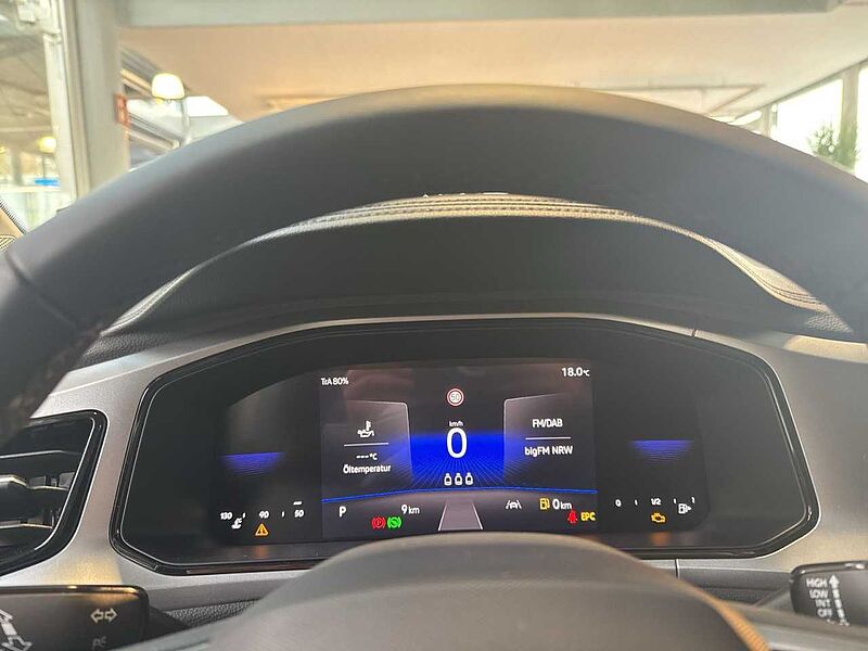 Volkswagen T-Roc Life 1.5 l TSI LED + SHZ + RFK + CARPLAY
