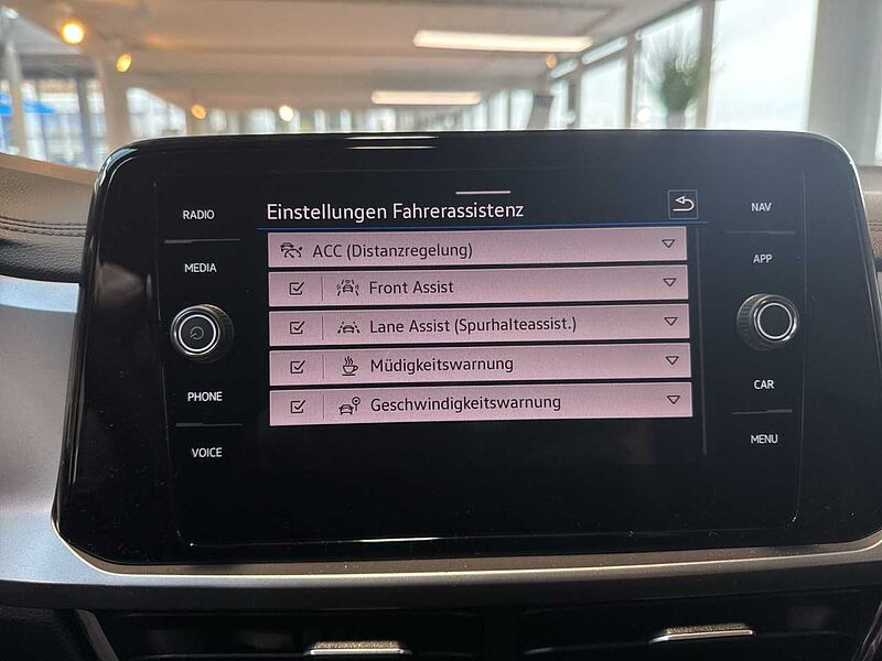 Volkswagen T-Roc Life 1.5 l TSI LED + SHZ + RFK + CARPLAY