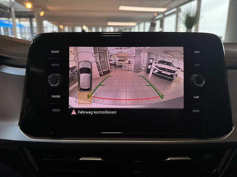 Volkswagen T-Roc Life 1.5 l TSI LED + SHZ + RFK + CARPLAY