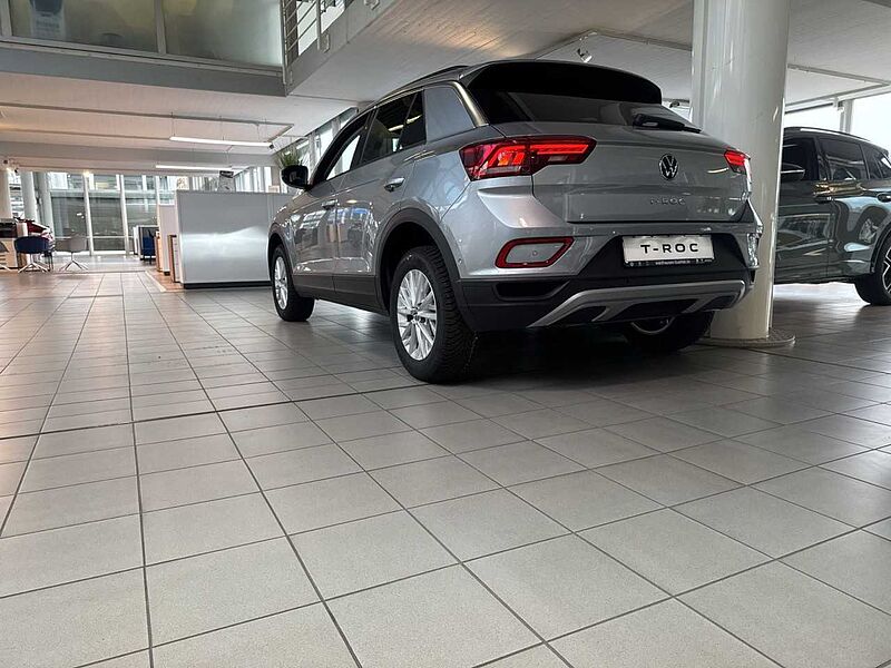Volkswagen T-Roc Life 1.5 l TSI LED + SHZ + RFK + CARPLAY