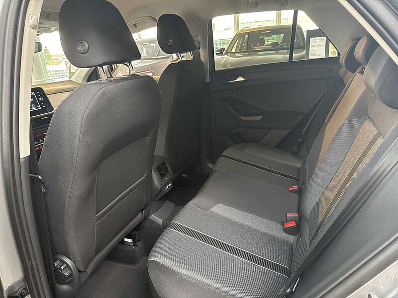 Volkswagen T-Roc Life 1.5 l TSI LED + SHZ + RFK + CARPLAY