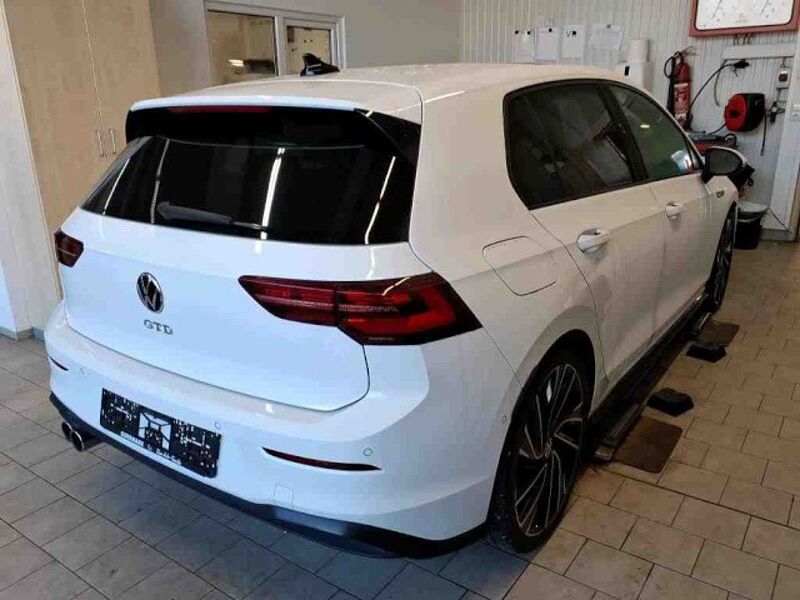 Volkswagen Golf VIII GTD 2.0 TDI DSG Panorama Klima Navi