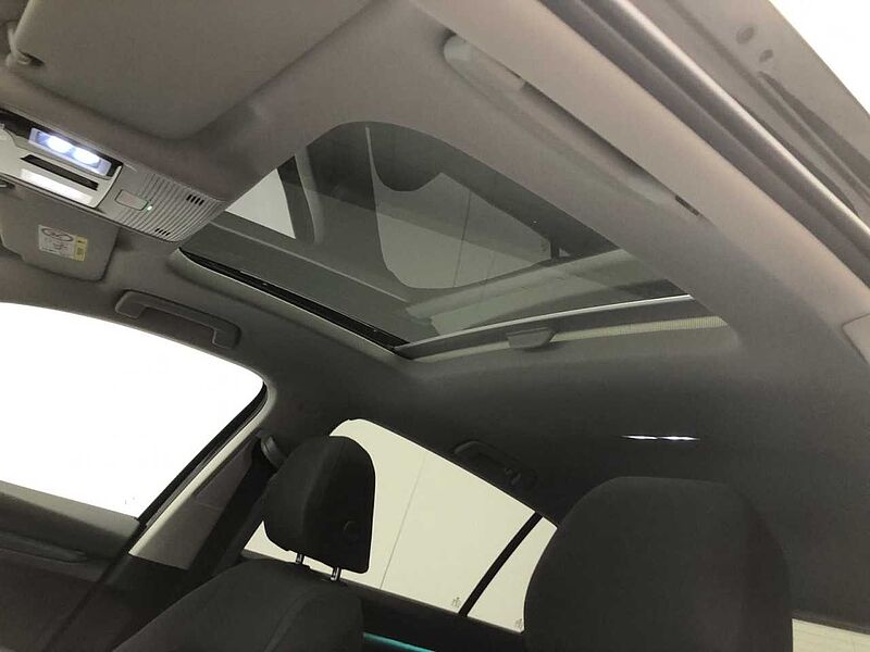 Volkswagen Golf VIII 2.0 TDI United Panorama Klima Navi