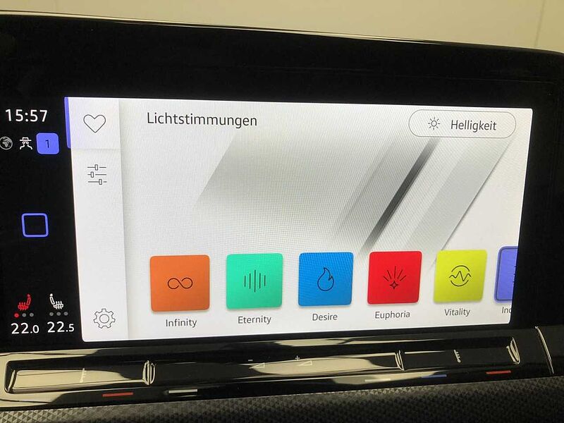 Volkswagen Golf VIII 2.0 TDI United Panorama Klima Navi