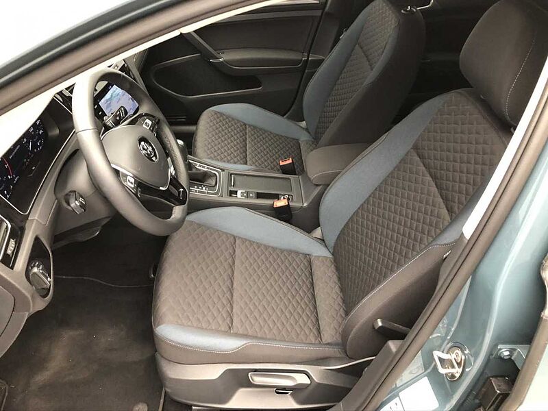 Volkswagen Golf VII 1.0 TSI DSG IQ. DRIVE R-LINE Klima Navi