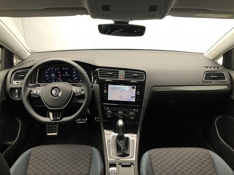 Volkswagen Golf VII 1.0 TSI DSG IQ. DRIVE R-LINE Klima Navi