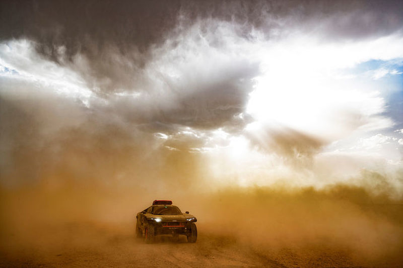 Hitze und Sandstürme: Audi RS Q e-tron im Test in Marokko