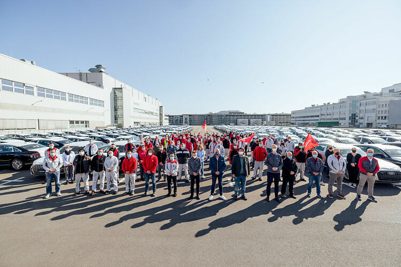 Ein Zeichen für den Frieden: Schweigeminute für Ukraine-Krieg bei Audi Neckarsulm