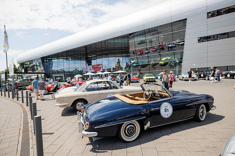 Oldtimerrallye „ADAC Heidelberg Historic“ macht Halt am Audi Forum Neckarsulm