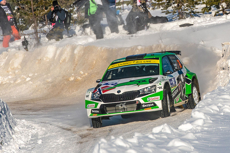 Arctic Rallye Finnland: Von ŠKODA Motorsport unterstützter Andreas Mikkelsen baut Führung in der WRC2-Gesamtwertung aus