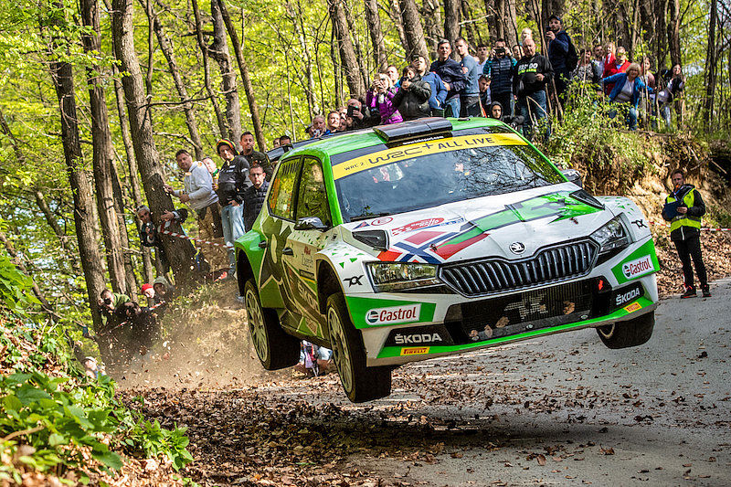 Rallye Kroatien: ŠKODA Teams feiern Doppelsieg in WRC3, Andreas Mikkelsen behauptet WRC2-Spitze